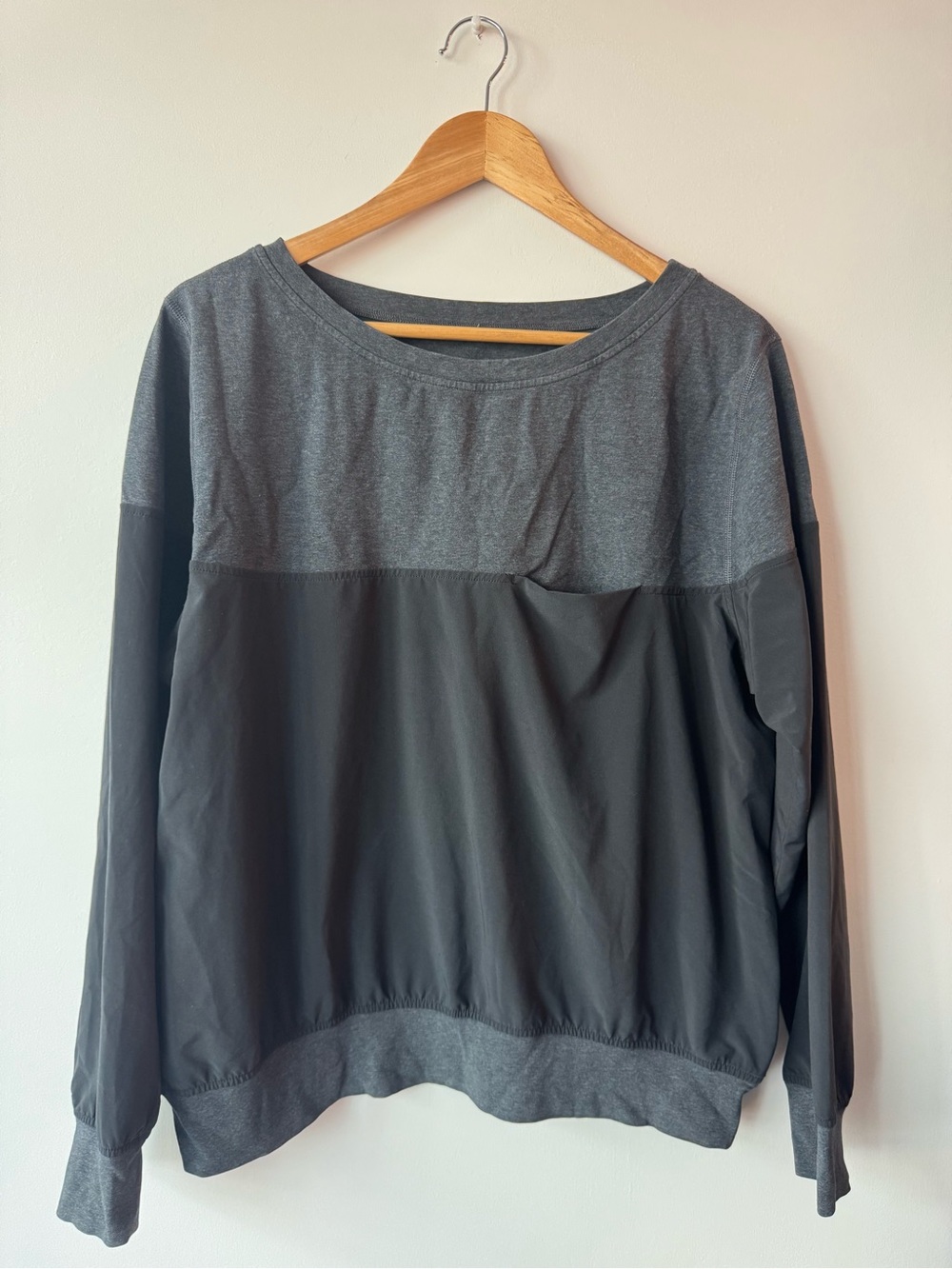 Lululemon Colorblock Long Sleeve Pullover Sweatshirt Charcoal Grey Black Size 10